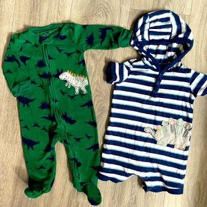9 Month boy 2 Pieces🥎 Hooded romper and fleece footie pajamas - CARTERS